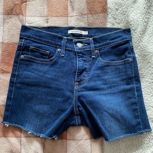 Levi shorts✨